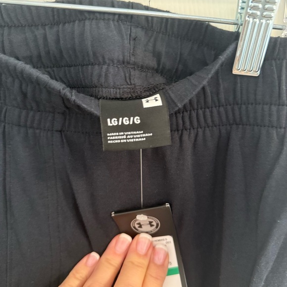 Under Armour Men's Black Joggers - Picture 2 of 4